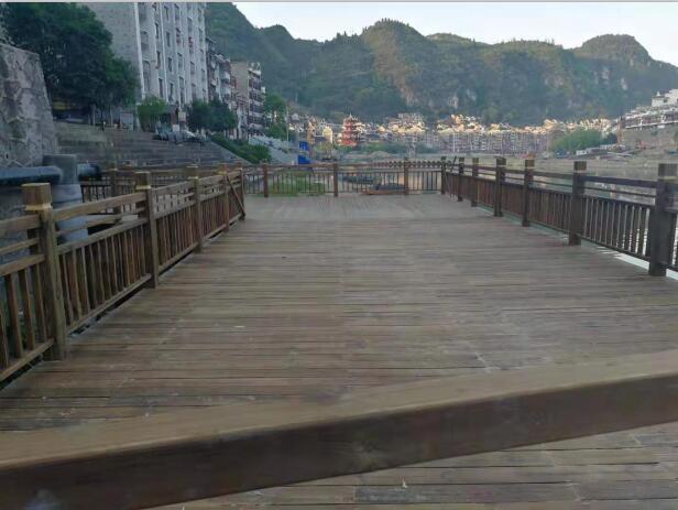 鎮(zhèn)遠古城沿河棧道